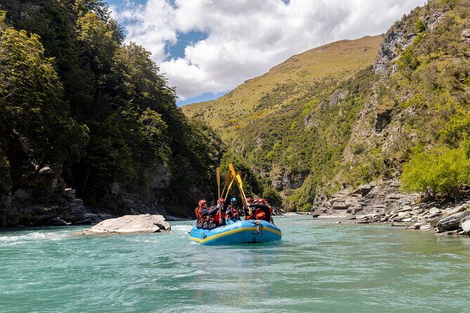 Queenstown Kawarau River Whitewater Rafting - Kawarau River grade 2–3 rapids: the “learn fast and laugh” stretch