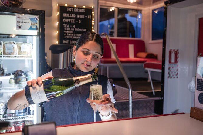 Queenstown: Lake Wakatipu Scenic Cruise (90 Minutes) - Frankton Arm return: summer water life and that “million-dollar” shoreline