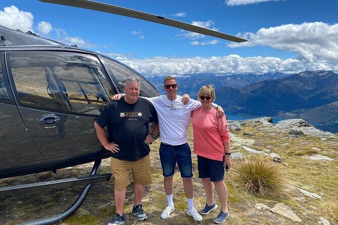 Queenstown Memories Helicopter Flight - Stop 1: the alpine landing above Lake Wakatipu (where the best photos happen)