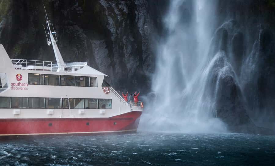 Queenstown: Milford Sound Flight and Cruise - Landing at Milford Sound: quick transfer to the boat