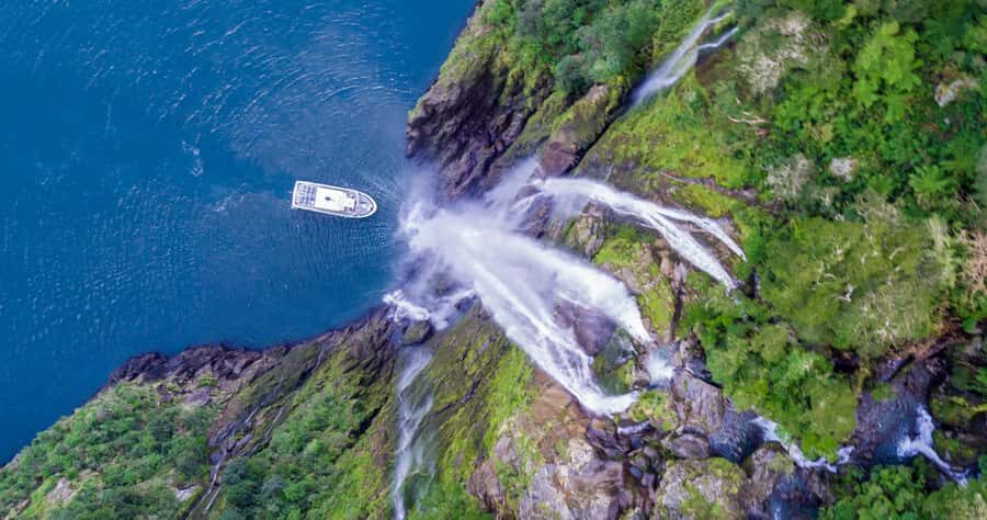 Queenstown: Milford Sound Small-Group Tour w Cruise & Lunch - Lake Wakatipu and Devil’s Staircase: Views That Just Keep Coming