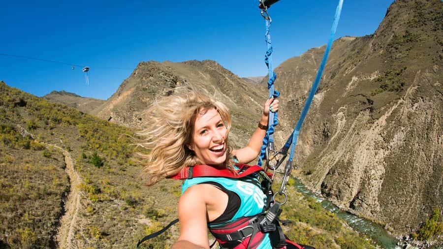 Queenstown: Nevis Canyon Swing - 70m Free-Fall! - Nevis Canyon Swing in plain terms: the 70m drop and the big swing arc