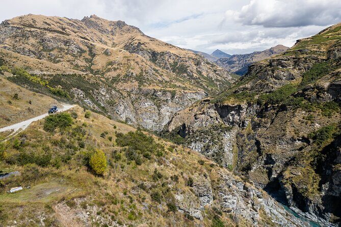 Queenstown: Private 4WD Adventure (4 hrs) – Choose Your Route - Forward-facing window seats: the comfort choice that changes everything