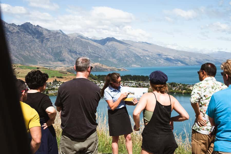 Queenstown: Scenic Highlights, Tour with Wine & Lake Cruise - Arrowtown gold-mining village: the best short walk in the area