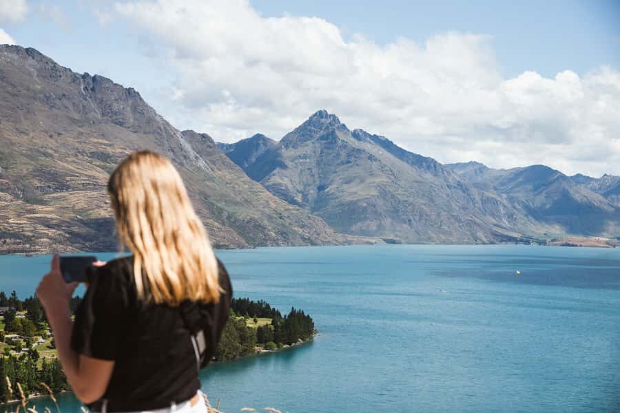 Queenstown: Scenic Highlights, Tour with Wine & Lake Cruise - First views above Queenstown and the Shotover River photo stop