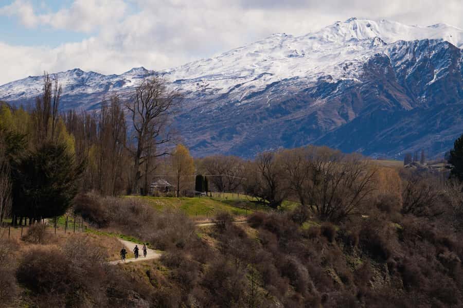 Queenstown: Self-Guided Bike Ride on the Arrow Bridges Trail - Kawarau Bungy Bridge to Gibbston Wine Valley: where the day shifts gears