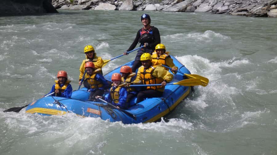Queenstown: Shotover River Rafting & Skippers Canyon Tour - On the water: what Grade 1 and 2 rapids feel like