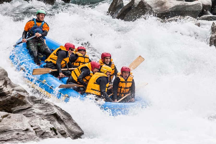 Queenstown: Shotover River Whitewater Rafting Trip - Wetsuit up and the safety briefing: how the guides set you up
