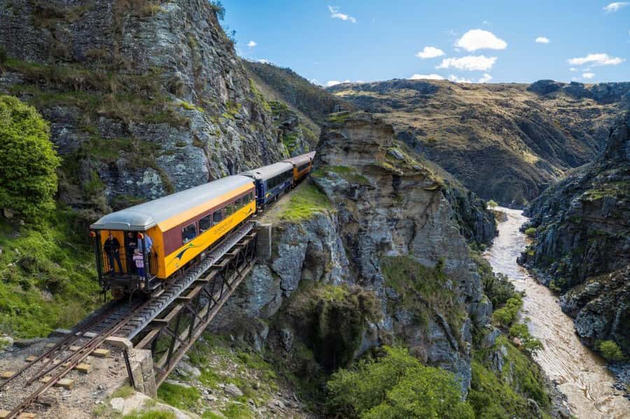 Queenstown to Dunedin Incl Taieri Gorge Train (One-Way) - Dunstan House in Clyde: a real break (and a good excuse to stretch)