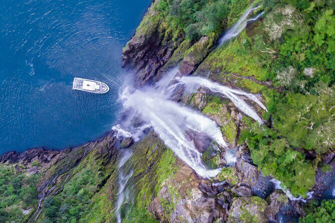 Queenstown to Te Anau via Milford Sound inc Cruise & Lunch - Milford Sound cruise on a smaller boat: seals, waterfalls, and close-up viewing
