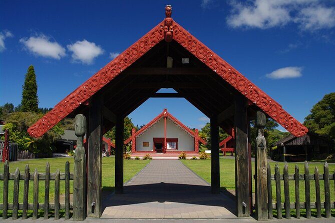 Rotorua Discovery Te Puia Tour - Mount Maunganui and the Tauranga coastal drive