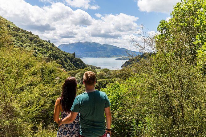 Rotorua Eco Cultural full day tour (Wai o Tapu, Waimangu,Te puia) - Te Puia Māori arts and crafts: culture you can see and learn