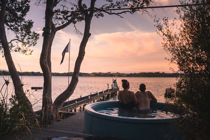 Rotorua: Evening Starlight Gourmet Kayak Tour Glowworms - Wildlife and Birdsong: The Stuff You Don’t Get on a Bus