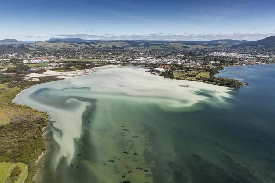 Rotorua: Floatplane Flight with Orakei Korako Landing - Mount Tarawera’s volcanic rift and crater colors