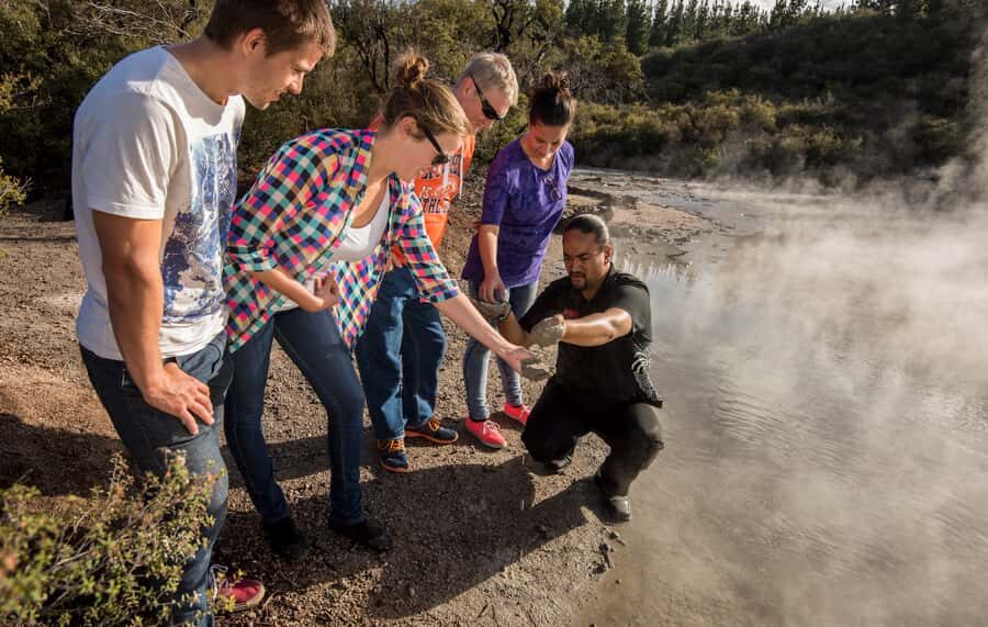 Rotorua: Hell's Gate Geothermal Walk - Smell, safety, and smart photo habits in a sulfur-heavy park