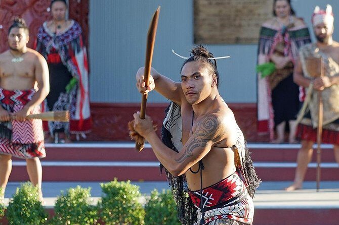 Rotorua Highlights Tour inc. Te Puia Tour, Lunch & Cultural Show - The 6:30am start, max-15 group, and how the day actually moves