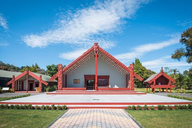 Rotorua Highlights Tour inc. Te Puia Tour, Lunch & Cultural Show - Rotorua city drive: Lake Rotorua, gardens, and Rachel Spring