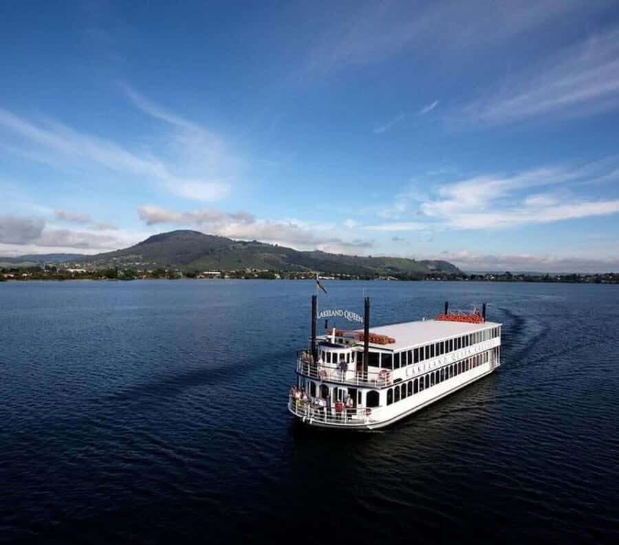 Rotorua: Lake Rotorua Cruise with Buffet Dining Option - Views from the decks: how to get the best seat