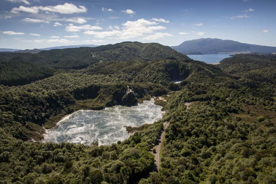 Rotorua: Scenic Flight over Mt Tarawera & Waimangu Valley - Coming Back: Whakarewarewa, Pohutu Geyser, and City Views