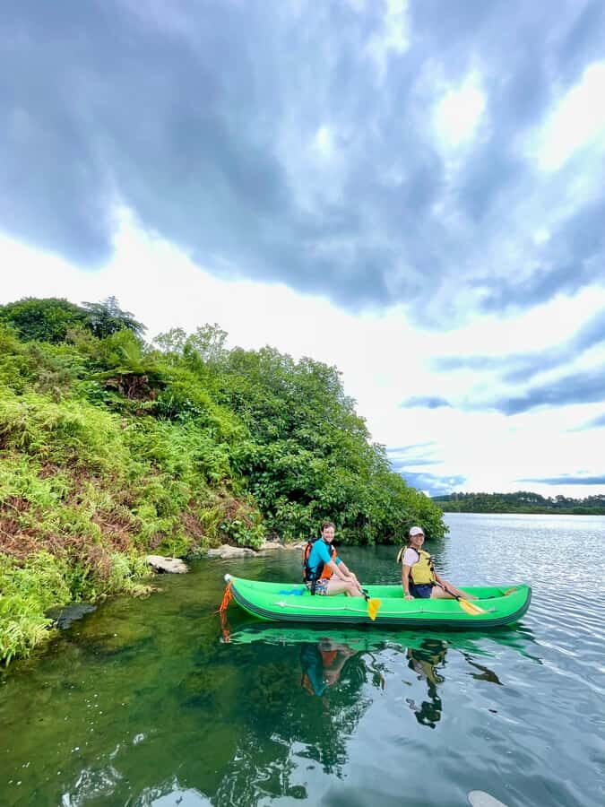 Rotorua: Secret adventure kayaking to natural hot springs - The short van transfer: why those 5 minutes matter