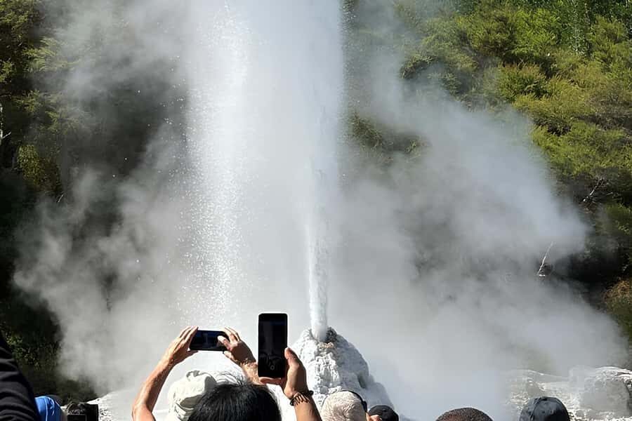 Rotorua & Taupo DayTour Waiotapu & Huka Falls from Auckland - Key Points You’ll Feel Right Away