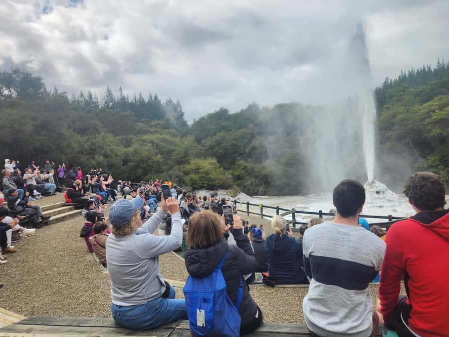 Rotorua & Taupo DayTour Waiotapu & Huka Falls from Auckland - A 12-Hour Circuit From Auckland: What Makes It Work