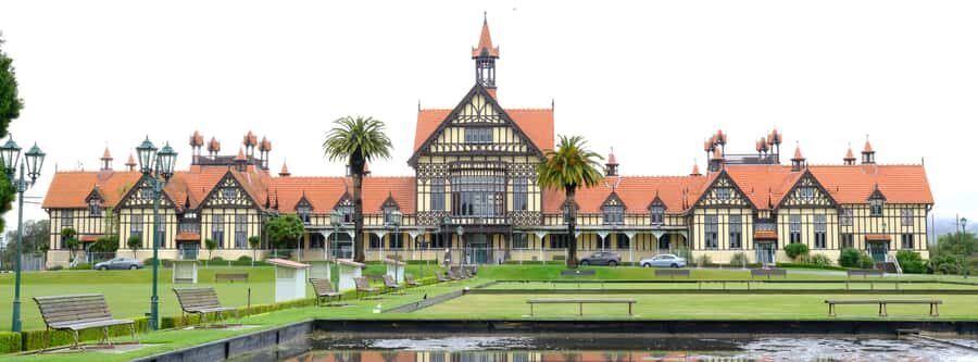 Rotorua: Te Puia Maori Village and Rejuvenation Tour - Food and timing: snacks, water, and the lunch decision
