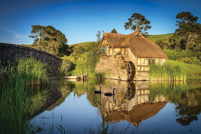 Rotorua to Auckland via Hobbiton Tour with Lunch - One Way - The Green Dragon Inn stop: lunch that keeps the day from dragging