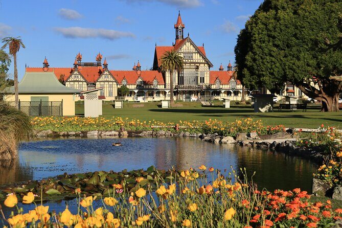 Rotorua: WaiOtapu & Redwood forest & Blues springs from Auckland - Rotorua town time: a flexible pause for lunch and orientation