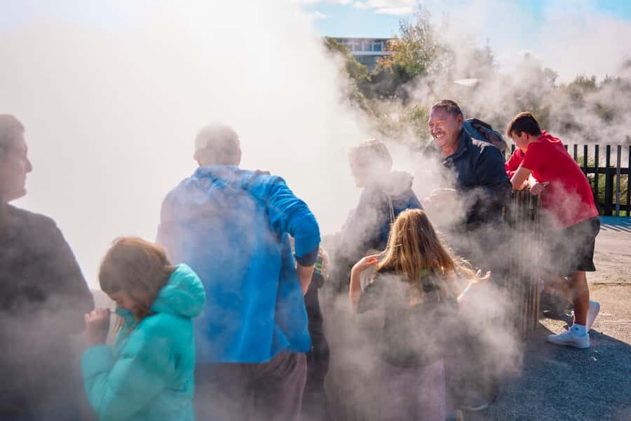 Rotorua: Whakarewarewa Village Guided Tour - Planning your hour: weather, shoes, and what to bring