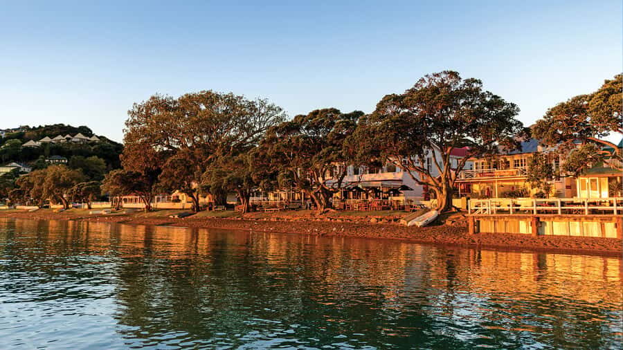 Russell: 1-Hour Sightseeing Tour by Coach & Long Beach - Russell in One Hour: what this coach tour gets right