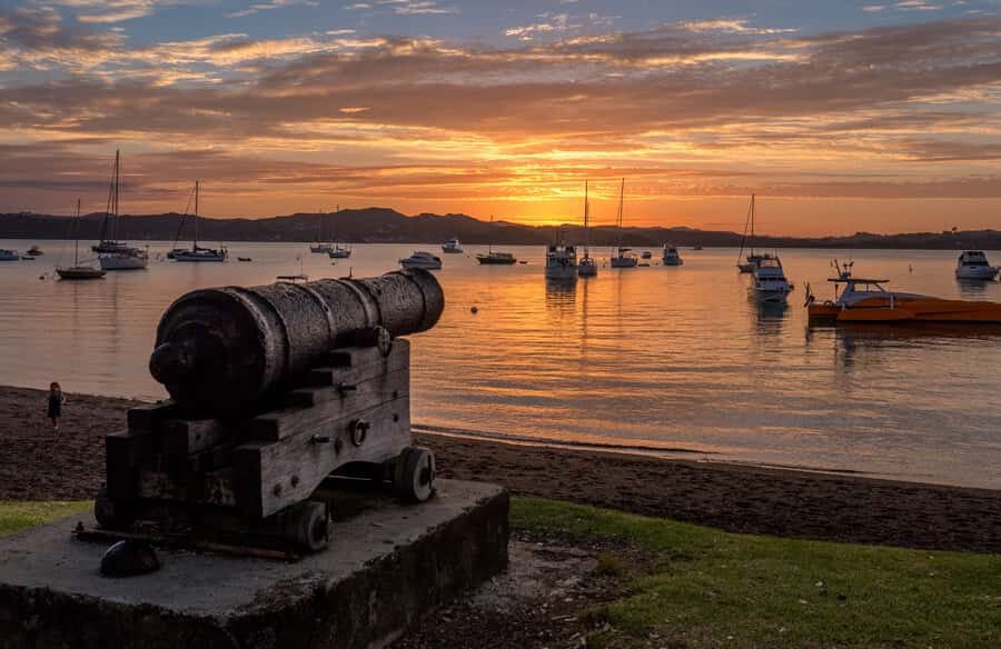 Russell: 1-Hour Sightseeing Tour by Coach & Long Beach - Flagstaff Hill viewpoints: your quick Bay of Islands overview