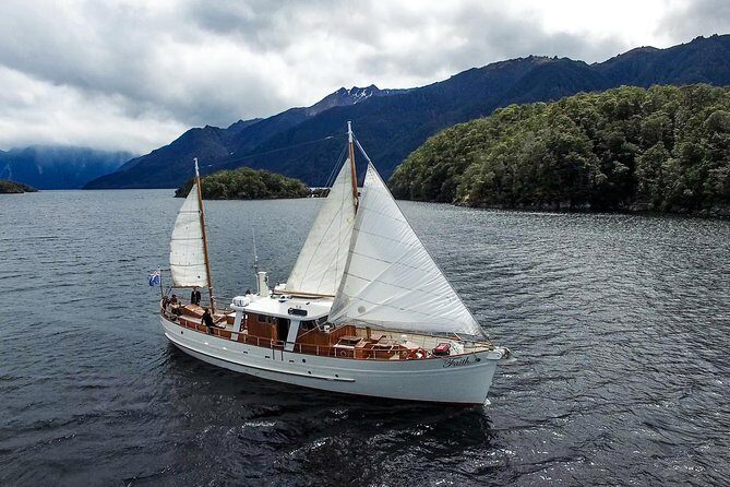 Scenic Cruise & Guided Walk on Historic Motor Yacht Lake Te Anau - Getting to 85 Lakefront Drive and keeping your timing stress low