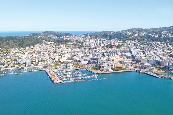Scenic Wellington Helicopter Flight - What You Hear Through the Headsets: Pilot Commentary You Can Actually Use