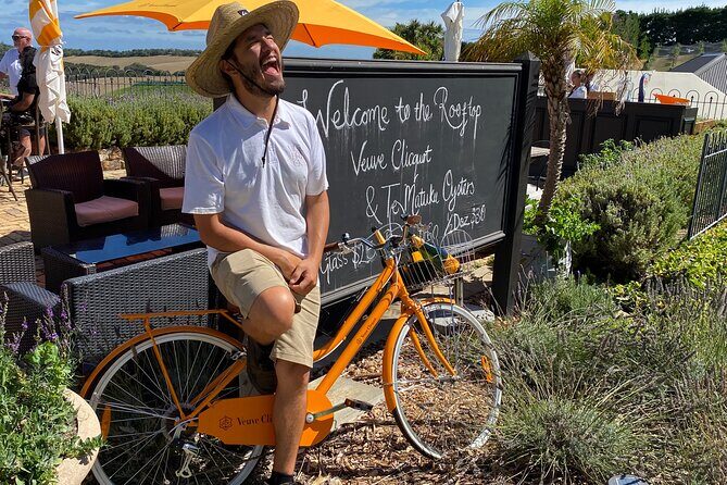 Sip & Savour through Waiheke Island (11 guests max) - Lunch on Waiheke: platter or main plus a glass of wine