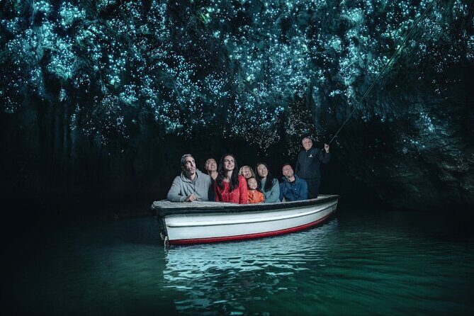 Small Group Waitomo and Rotorua including Te Puia Tour - Auckland to Waitomo: that early start actually pays off