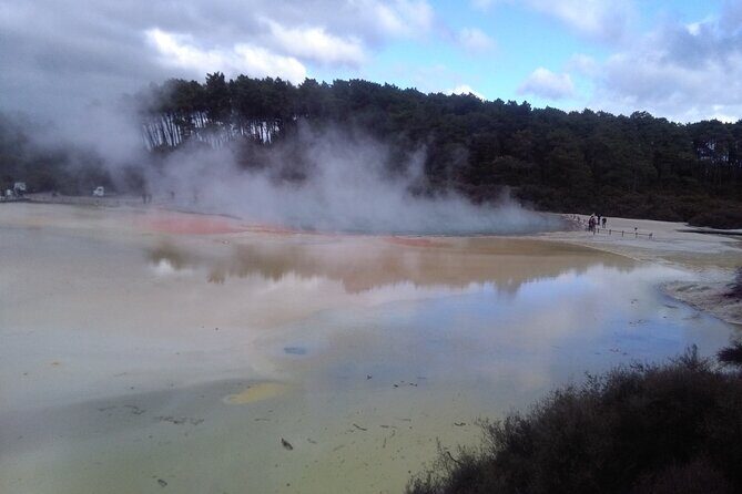 Taupo Day Trip with Orakei Korako or Waiotapu from Rotorua - Huka Falls Lookout: Quick Walk, Big Impression