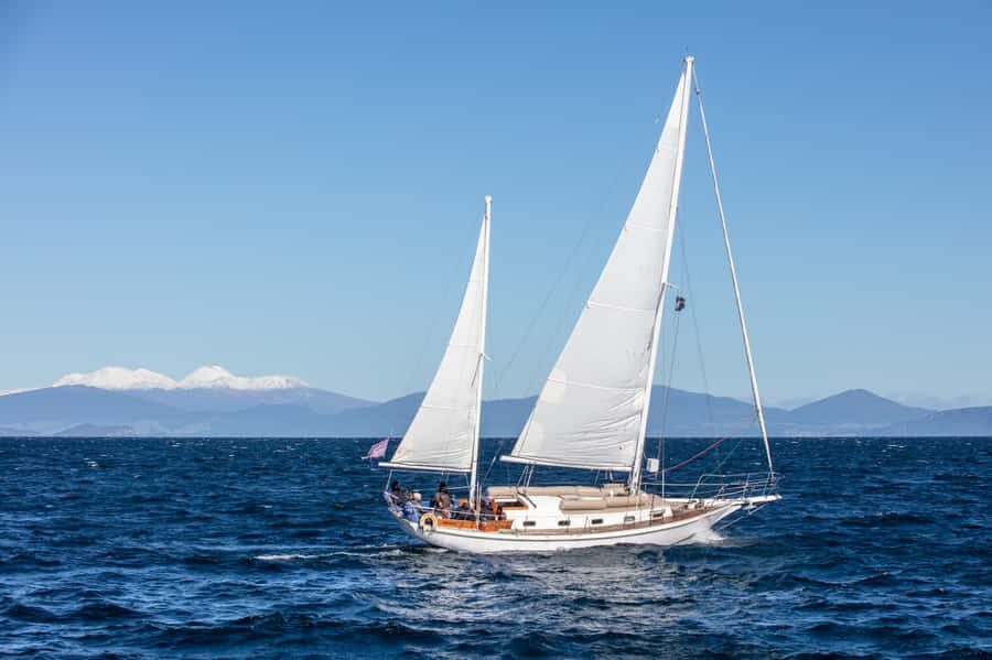Taupō: Sail Barbary Eco Sailing to the Maori Rock Carvings - The 150-minute flow: safety brief, sailing, Mine Bay, back again