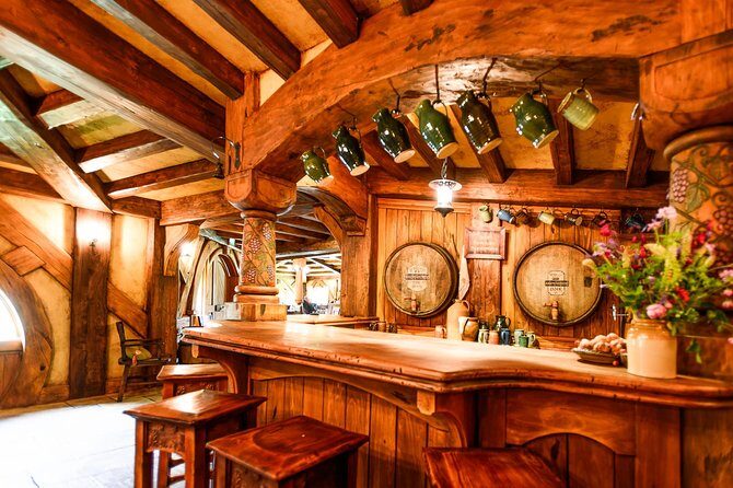 Tauranga-Hobbiton-Rotorua : Movie Set & Geysers: Private Tour - Pickup in Mount Maunganui and the feel of a private day