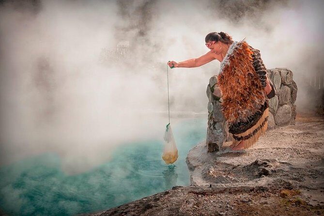 Tauranga-Hobbiton-Rotorua : Movie Set & Geysers: Private Tour - Green Dragon Inn time: a short break that feels worth it