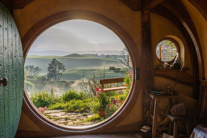 Tauranga to Magical Hobbiton Movie Set - Private Shore Excursion - Behind-the-scenes stories (and why your guide’s voice matters)