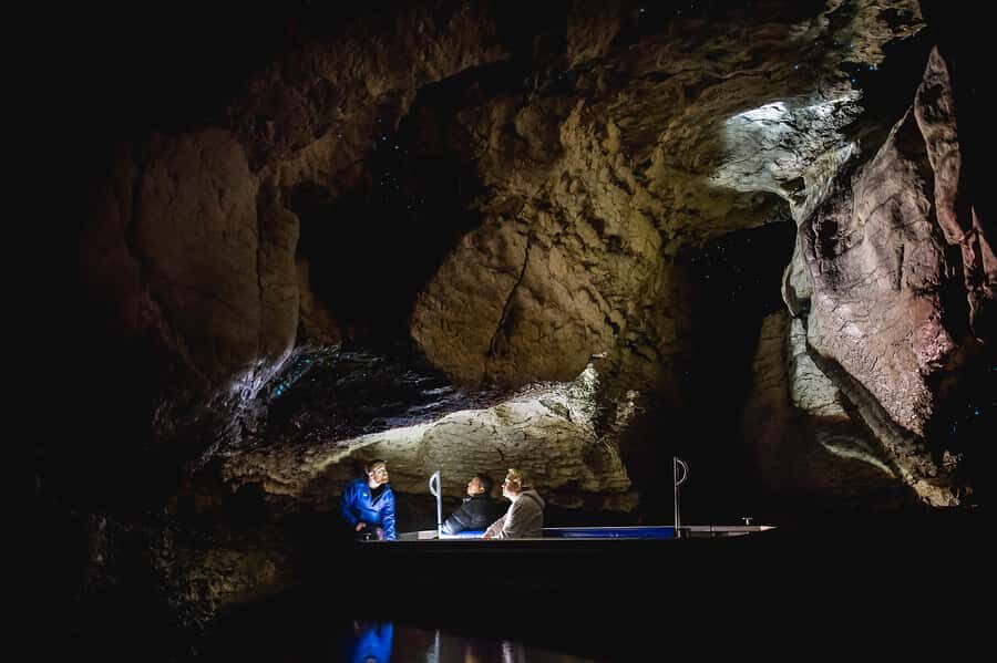 Te Anau: Glowworm Caves Guided Tour - Lake Te Anau cruise: the calm before the chaos