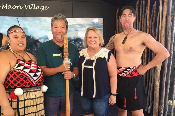 Te Puia Geothermal, Kiwi and Māori Art - Kuirau Park: your geothermal walk with safety rules built in