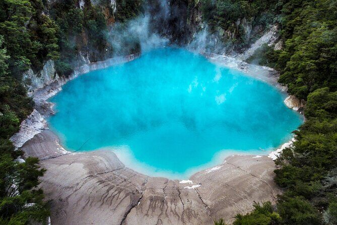 Te Puia Geothermal, Kiwi and Māori Art - Māori performance timing and the audio reality on a bus