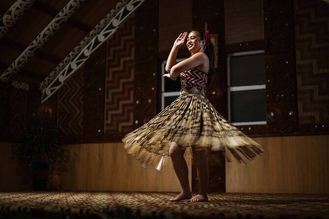 Te Puia: Te Pō Indigenous Evening Experience with Dinner - Dinner to geysers: the waka people-mover ride into the starlit thermal valley