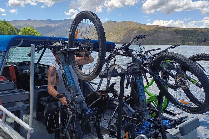 The Ultimate Lake Dunstan Bike Hire And Boat Experience - Packing for the ride: trunk bag only and lunch is on you