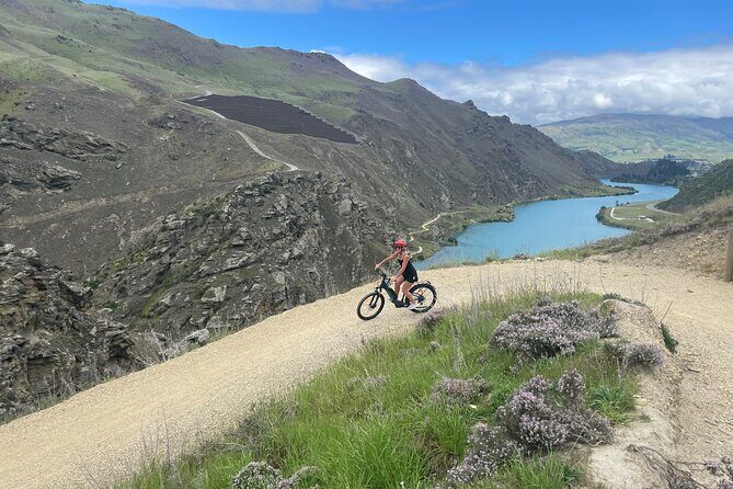The Ultimate Lake Dunstan Bike Hire And Boat Experience - The shuttles: why they make this trip feel worth it