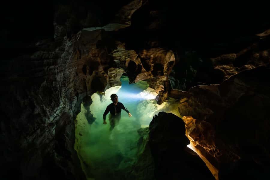 The Waitomo Experience : Okohua Glowworm Cave Tour - Tube rafting in black water: what it feels like