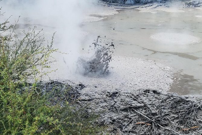 Thermal Path Tour - Kerosene Creek geothermal river: dip your toes safely