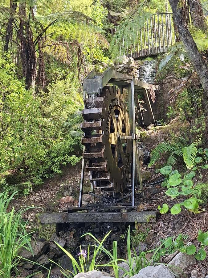 Tour of the Bay, Te Puna Sculpture Park and Historic Village - Te Puna Quarry Sculpture Park and Gardens: art you can actually walk through